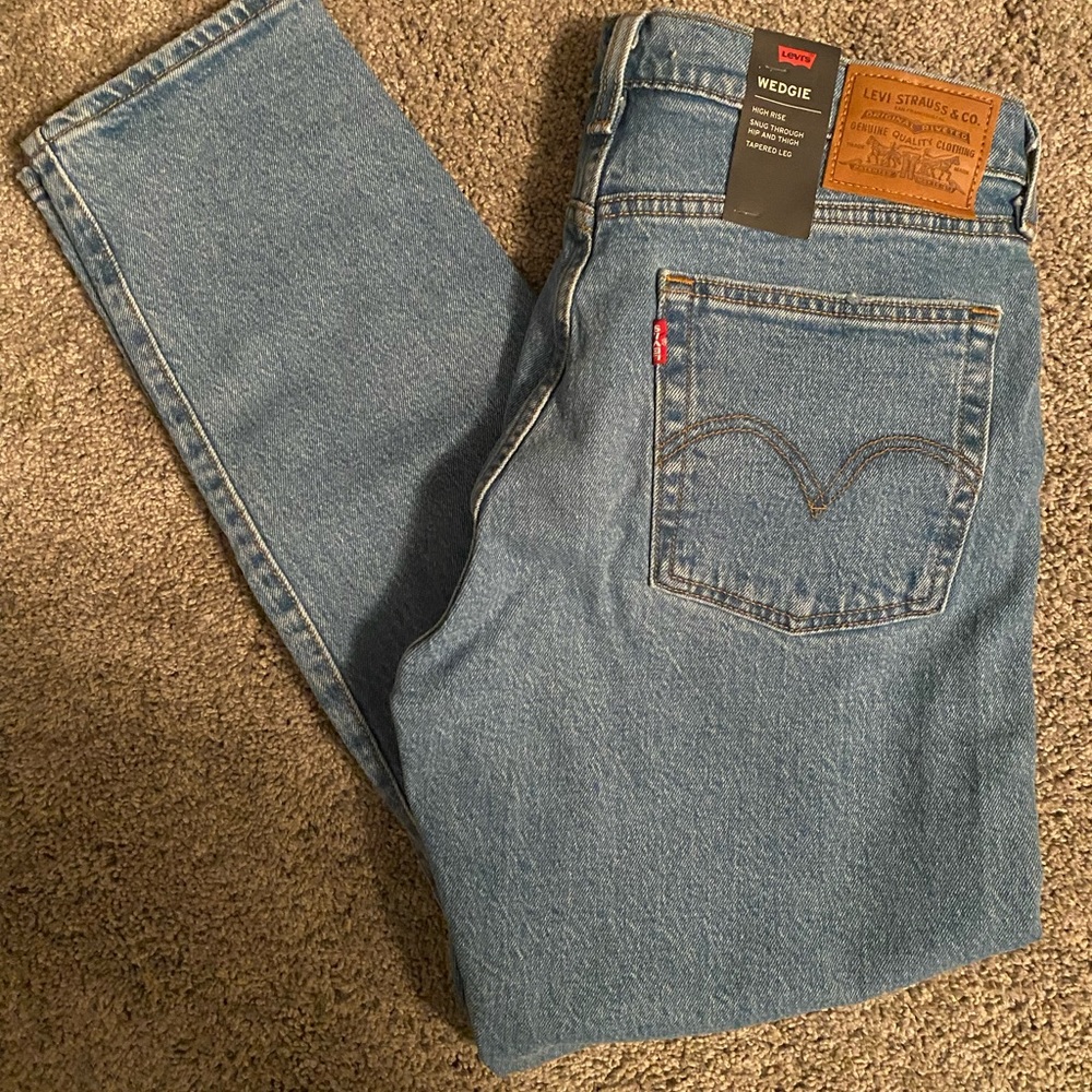 Levi’s High Rise Wedgie Jeans! Size 28